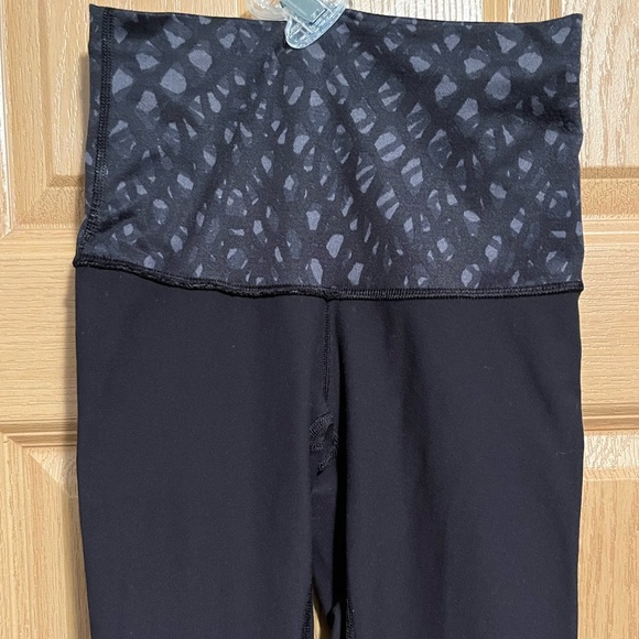 Lululemon All The Right Places Hi Rise Leggings - Picture 3 of 13